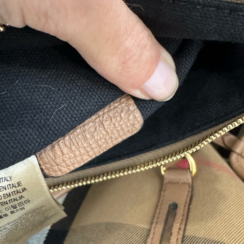 Burberry DERBY LEATHER MEDIUM HONEYBROOK TOTE - Picture 11 of 16
